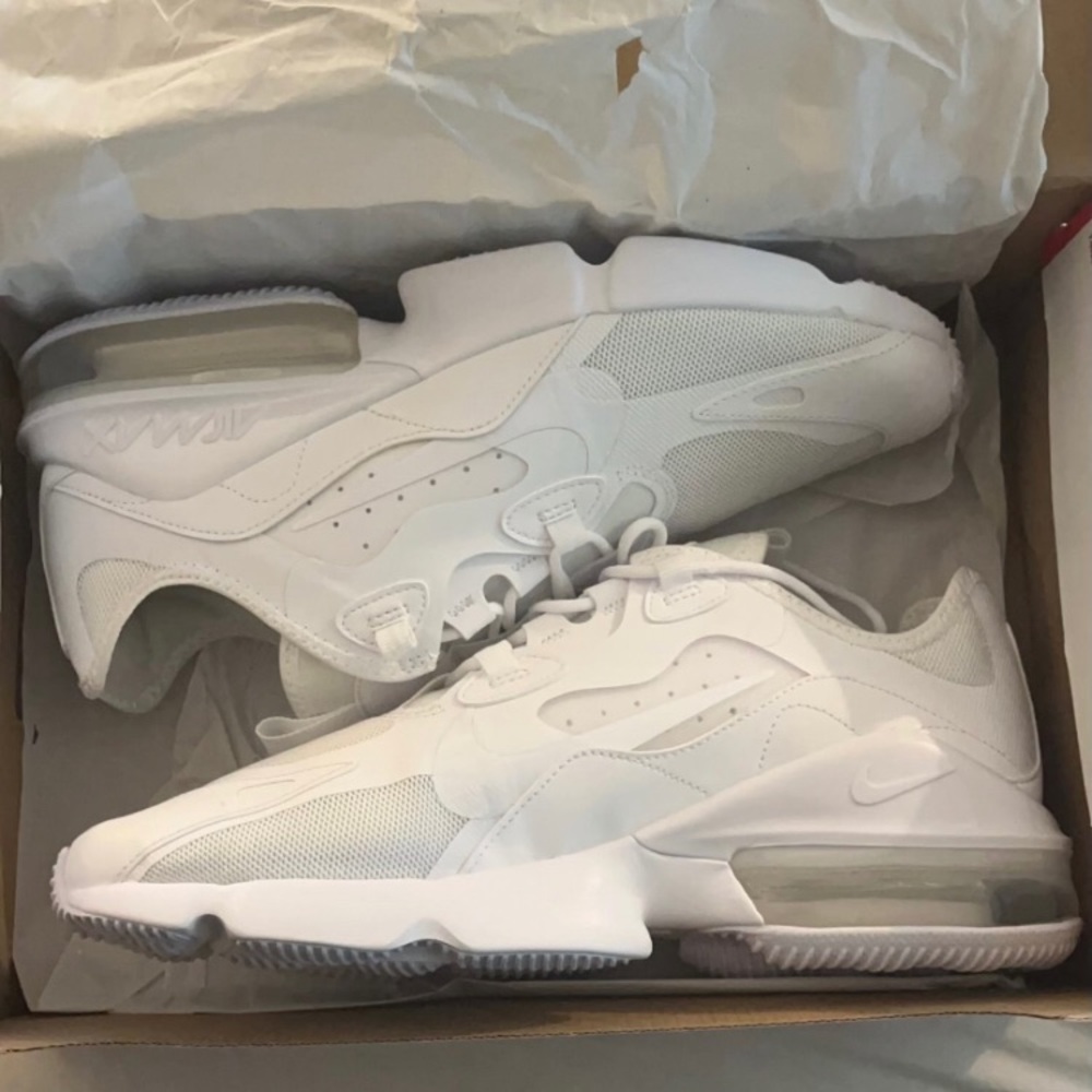 Brand new in the box Nike Air Max Infinity 2
Size 11